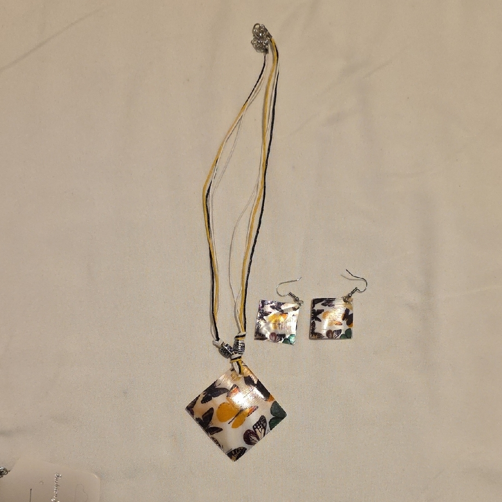 Assorted Necklace And Earring Set - image 2
